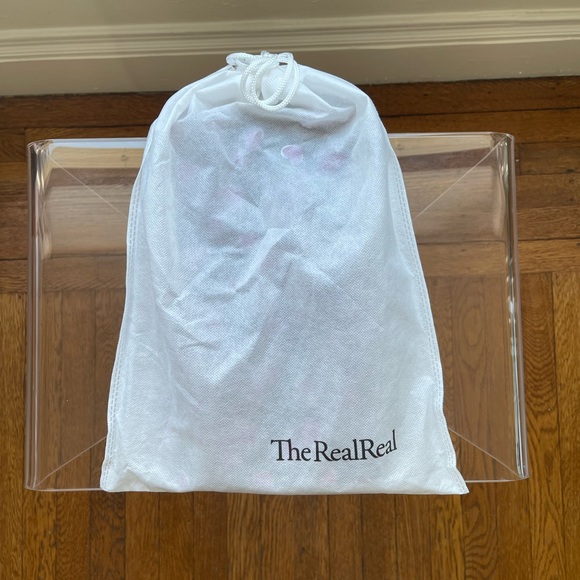 Gucci Heartbeat Shanghai Limited Edition Leather Clutch | Rare | Authentic TRR - Picture 7 of 7